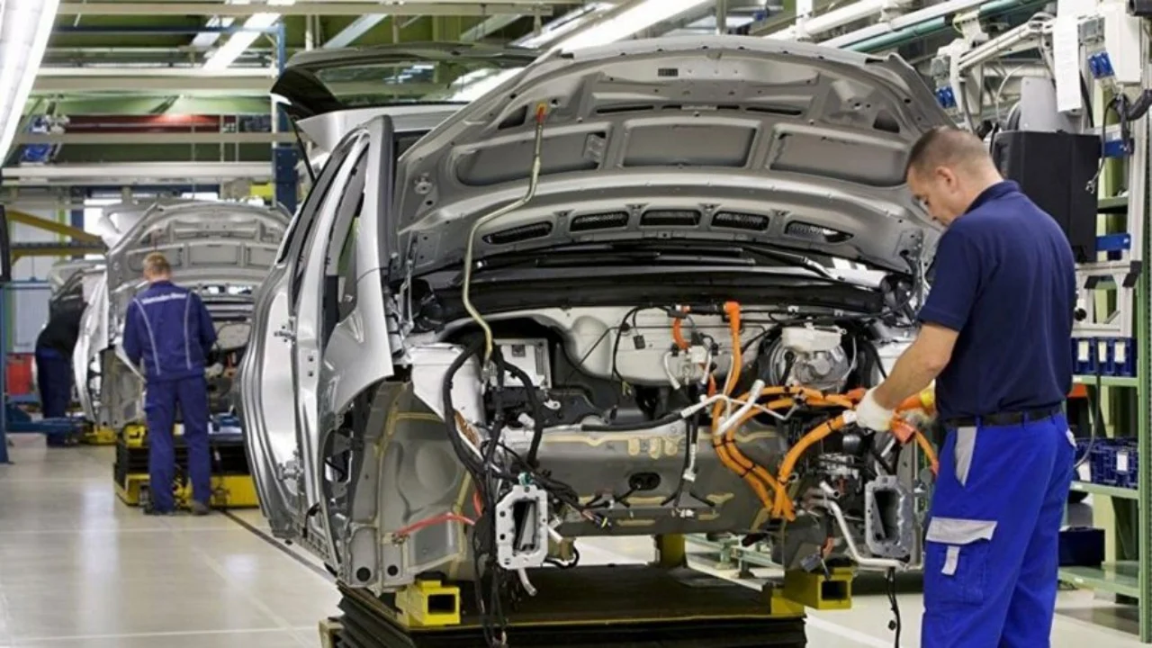 Kimse beklemiyordu! İki dev otomotiv markası Türkiye kararını duyurdu
